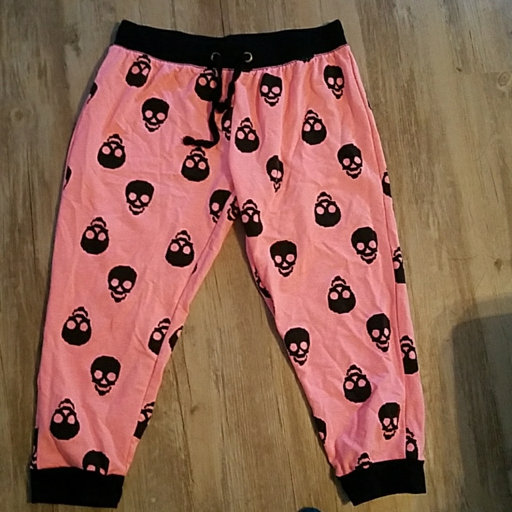 Skull pink capris